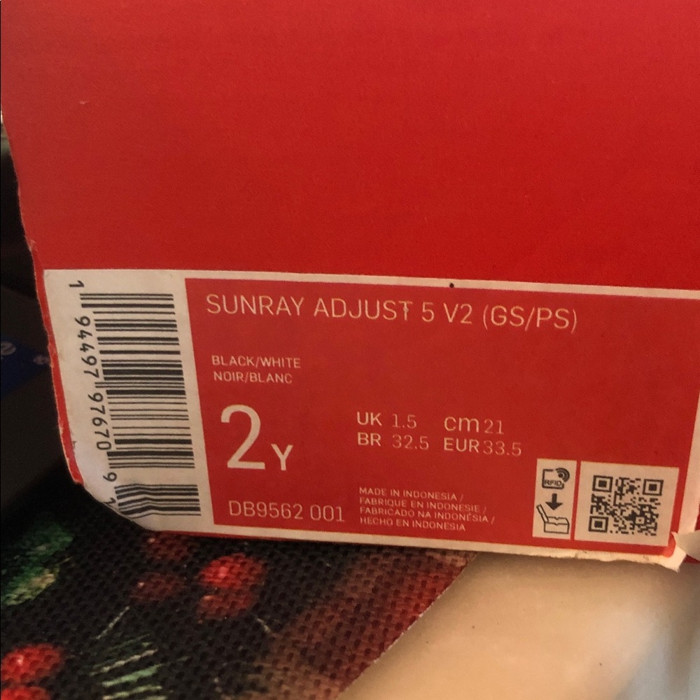 Nike Sunray Adjust 5 V2 Kids Sneakers - Black/White